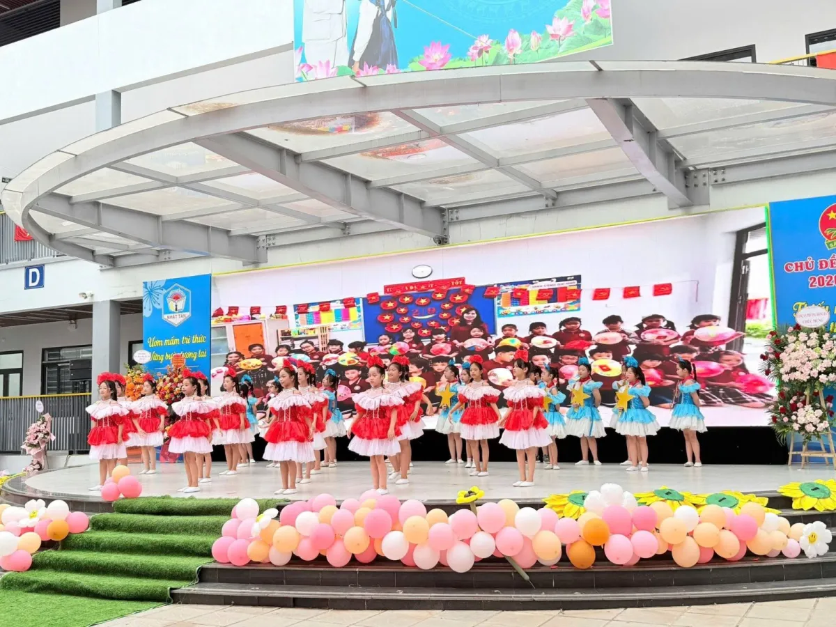 CLB Mỹ thuật ra mắt Triển lãm 100 bức tranh tri ân Thầy Cô